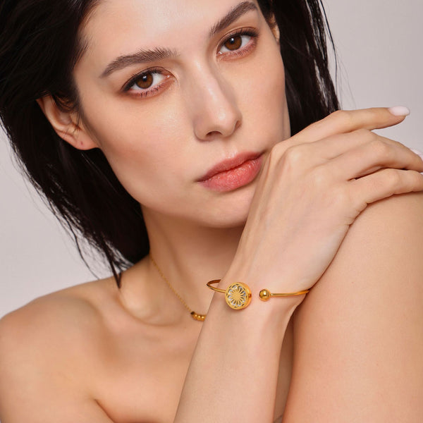 Kleines, verstellbares Armband mit Chrysanthemen-Anhänger und offenem Ende 