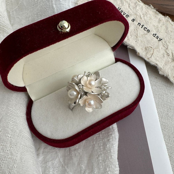 Silver and white flower ring ring flower group design versatile niche