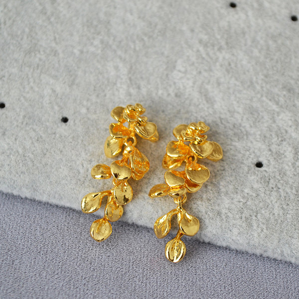 French retro gold leaf fringed earrings, high-end metal cold wind exaggerated earrings, foreign style flower earrings.