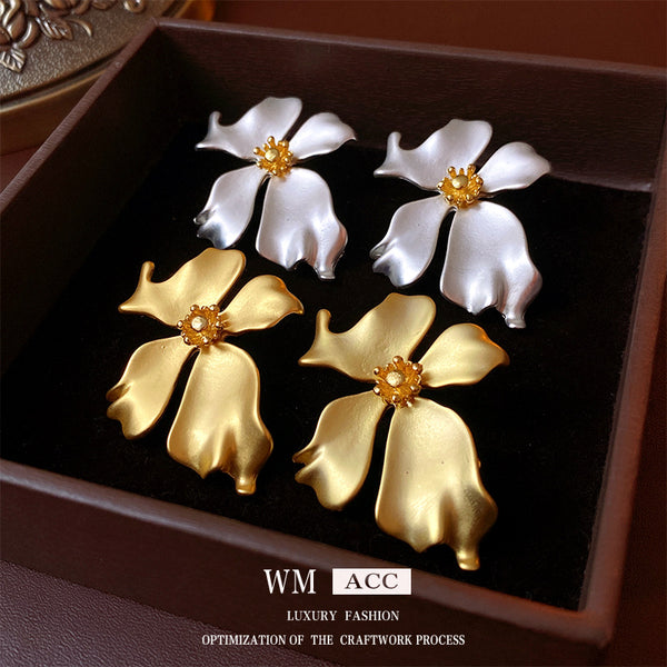 Silver needle medieval flower stud earrings, French retro niche design earrings, personalized exaggerated high-end earrings